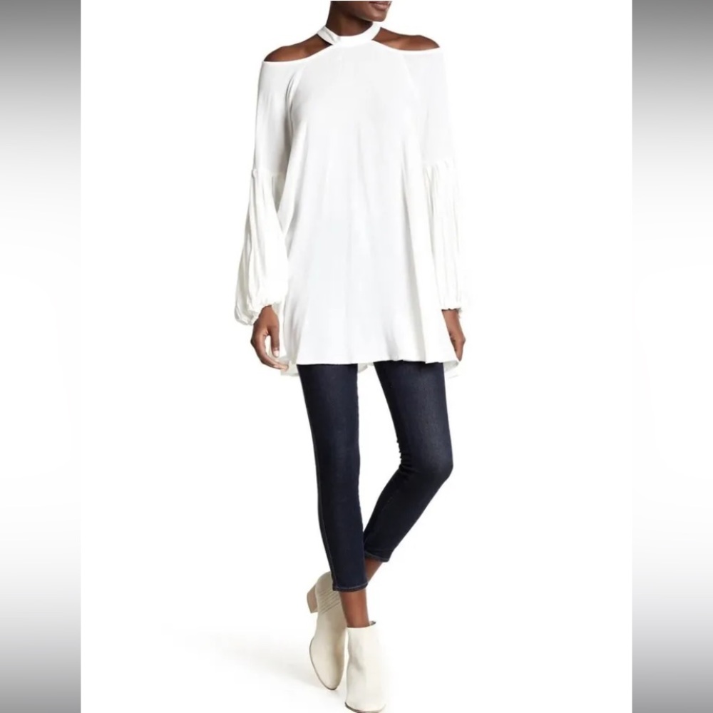 Free People ✨ Never worn ✨ Beautiful white Drift Away Blouse